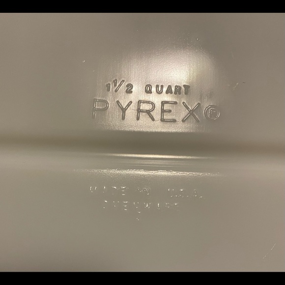 Pyrex, Town and Country, oval divided Casserole Dish, 1 1/2 Qt. - Picture 4 of 6